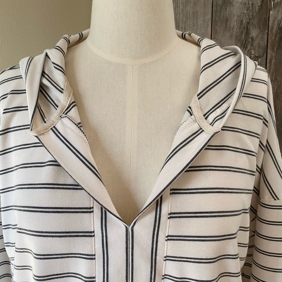 Mello Day pullover hoodie - Picture 4 of 6